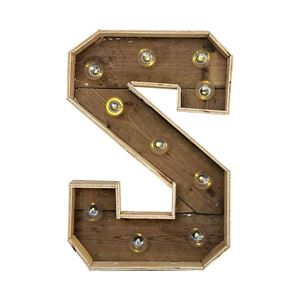 Kleine houten licht letter S huren bij Loods of Rentals