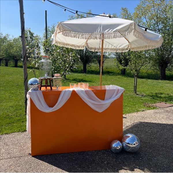 Inklapbare oranje bar