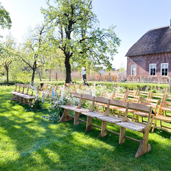 Vintage houten kerkbank huren